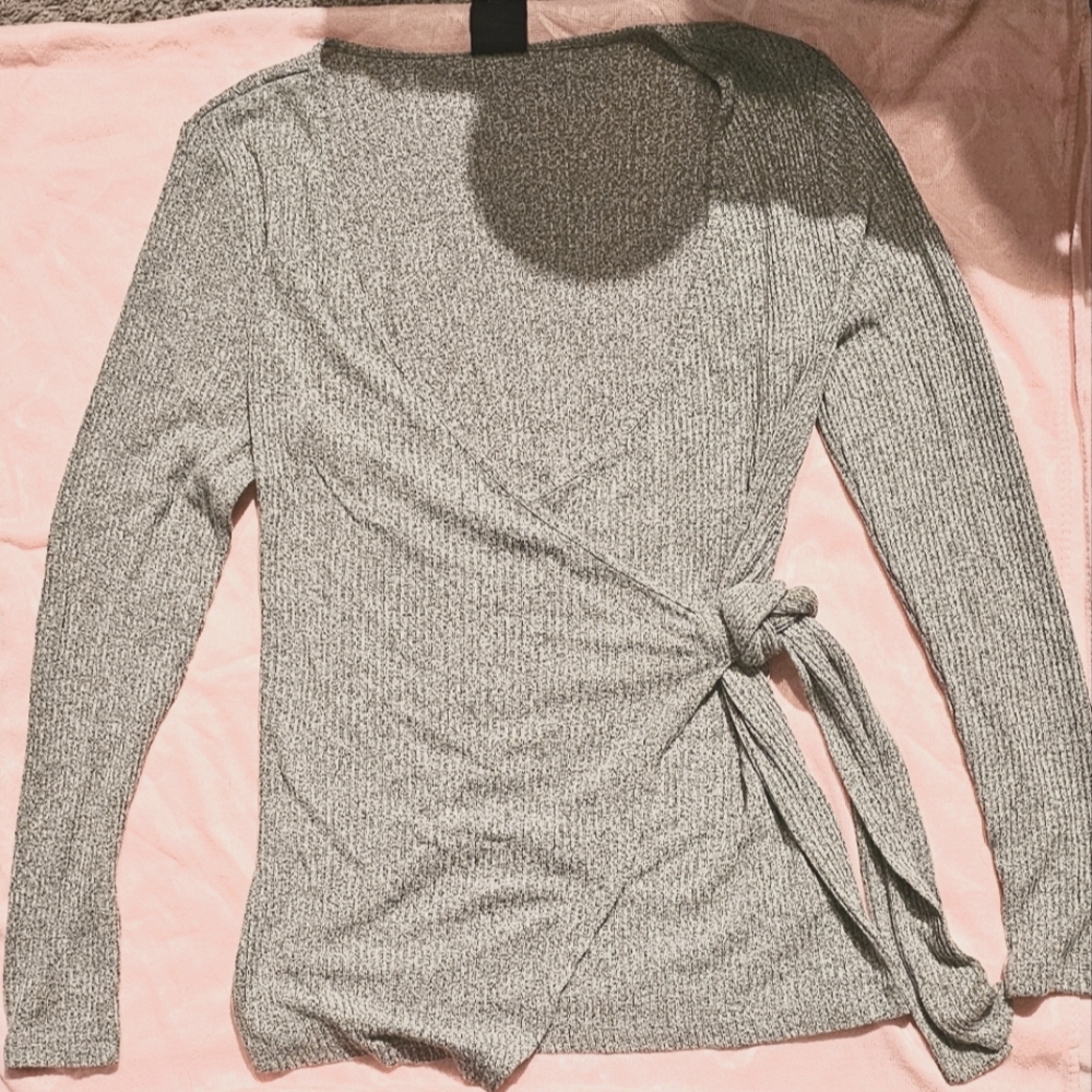 Two different shirts same style one is gray one is a soft pink Ties on the side